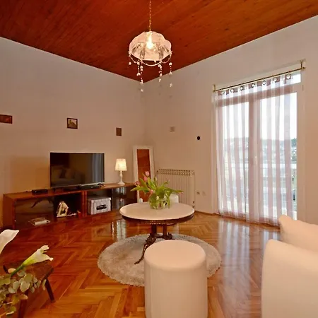 Melina Apartmán *